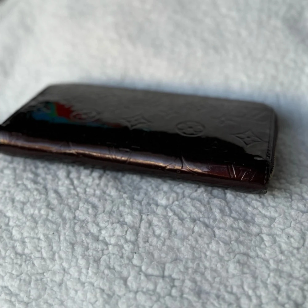 AUTHENTIC Burgundy Vernis Zippy Louis Vuitton Wallet - Picture 2 of 16